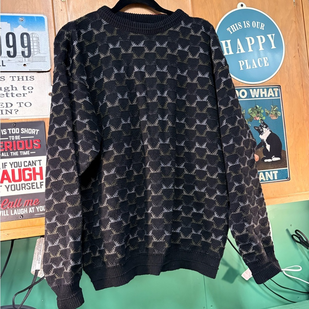 Elegant Patterned Crewneck Sweater